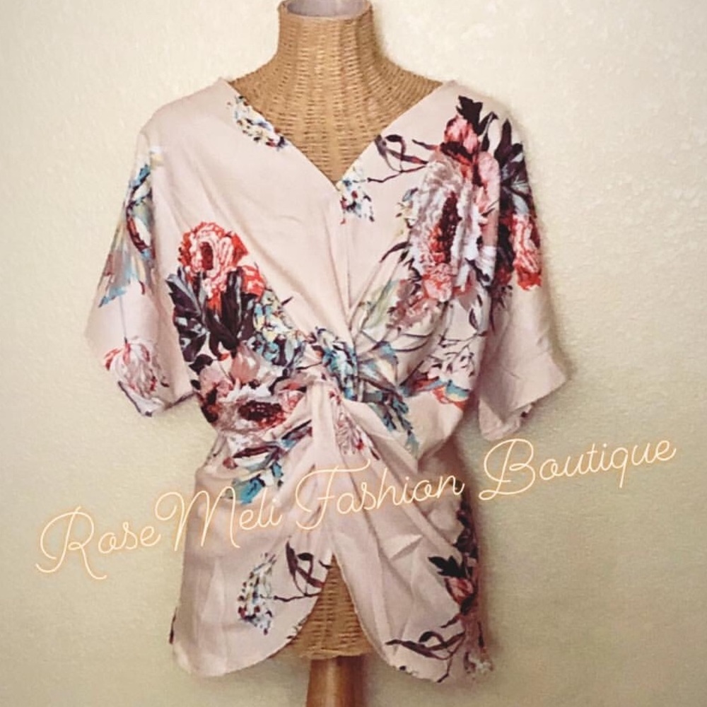 SOLD! 🌸Beautiful Floral Print Top🌸